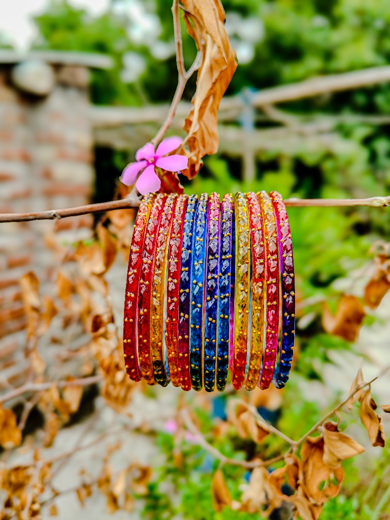 NYRISA Pastel Multi-Shade Crystal Glass Bangles