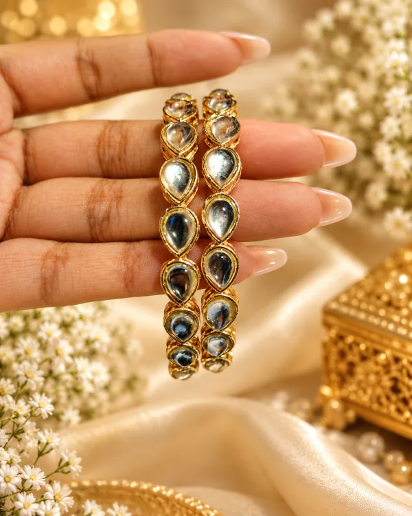 NYRISA Drop Kundan hover